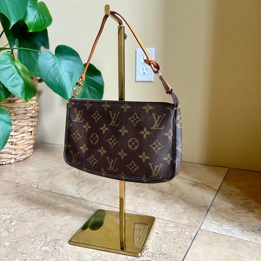 SOLD!!!!!! Louis Vuitton Pochette Accessoires